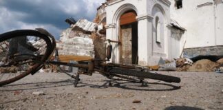 Masked ISIS Attacker Opens Fire, Detonates Bomb in Damascus Church